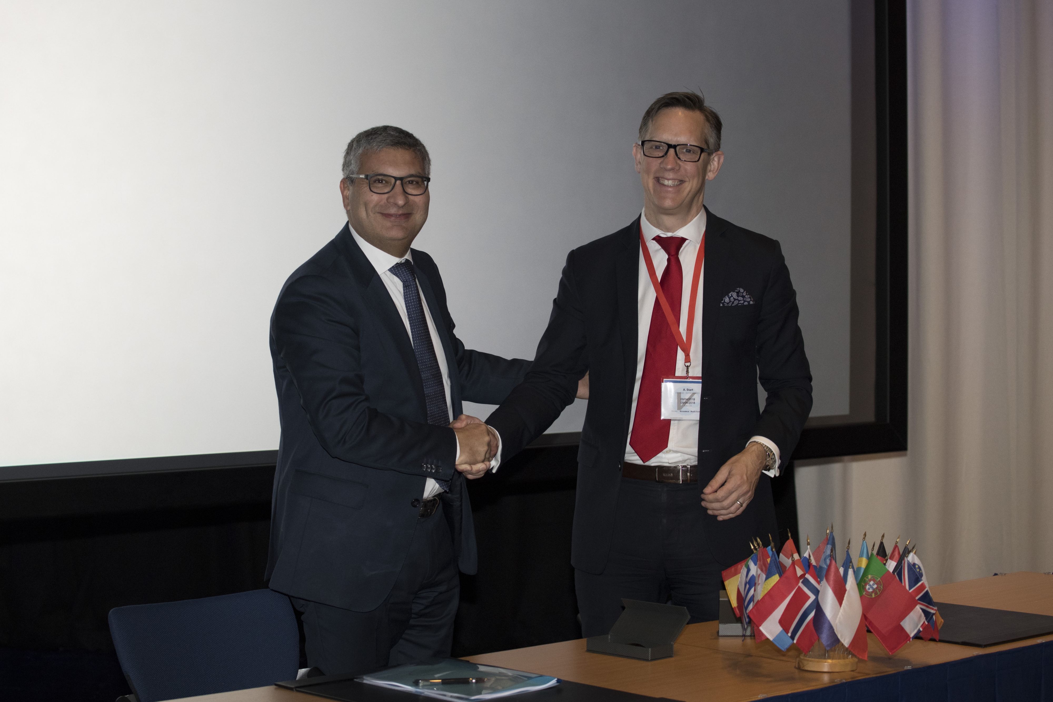 ESA’s Carlo Elia and Inmarsat’s Andy Start sign the Govsatcom Precursor Pacis-6 contract on 9 April 2018 at ESA ESTEC. Pacis-6 will see the creation of a new open platform for pooling and sharing of commercial secure satcom services. Credit: ESA-G. Porter