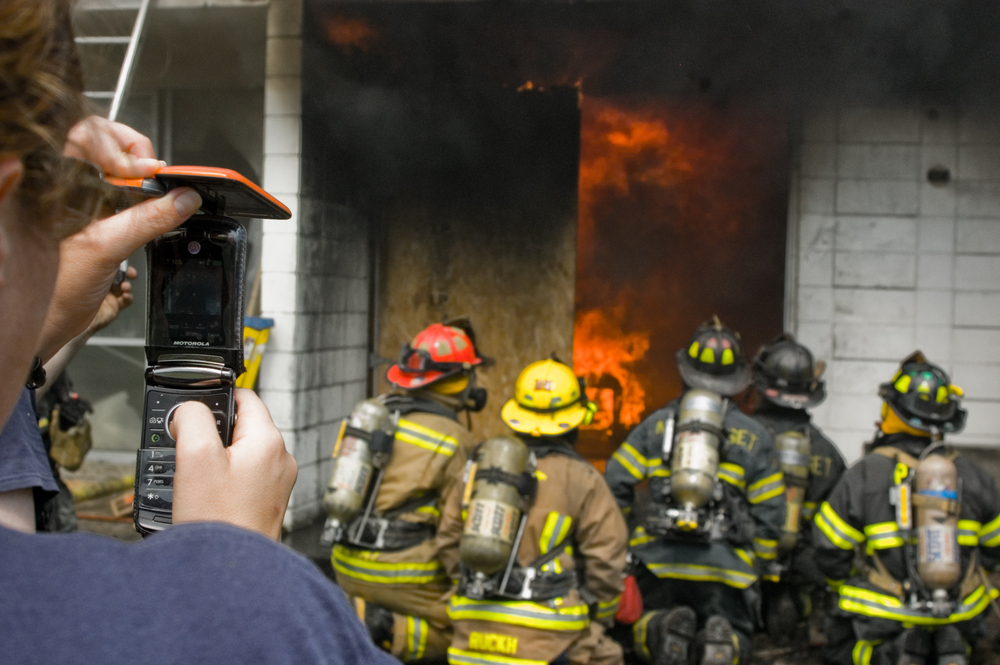 When a firefighter sends video footage of a blaze to the control centre, this helps to optimise the command and control processes and the selection of appropriate measures. (Image credit: Shutterstock)