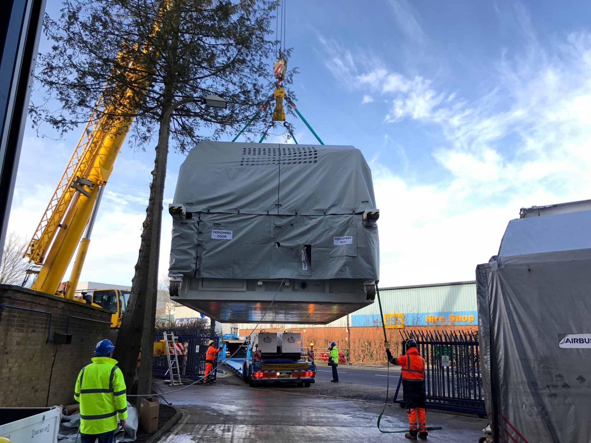 The new CM container allows fast and safe handling of space hardware